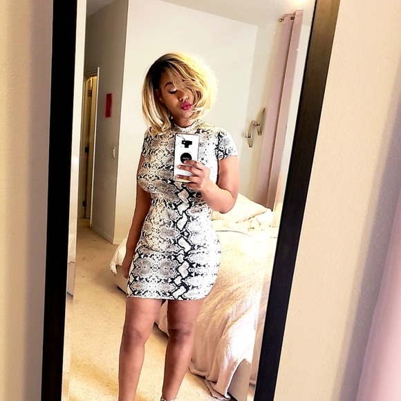 Mini Snake Print Dress Shirt Sleeve Dress(M) - Picture 8 of 17